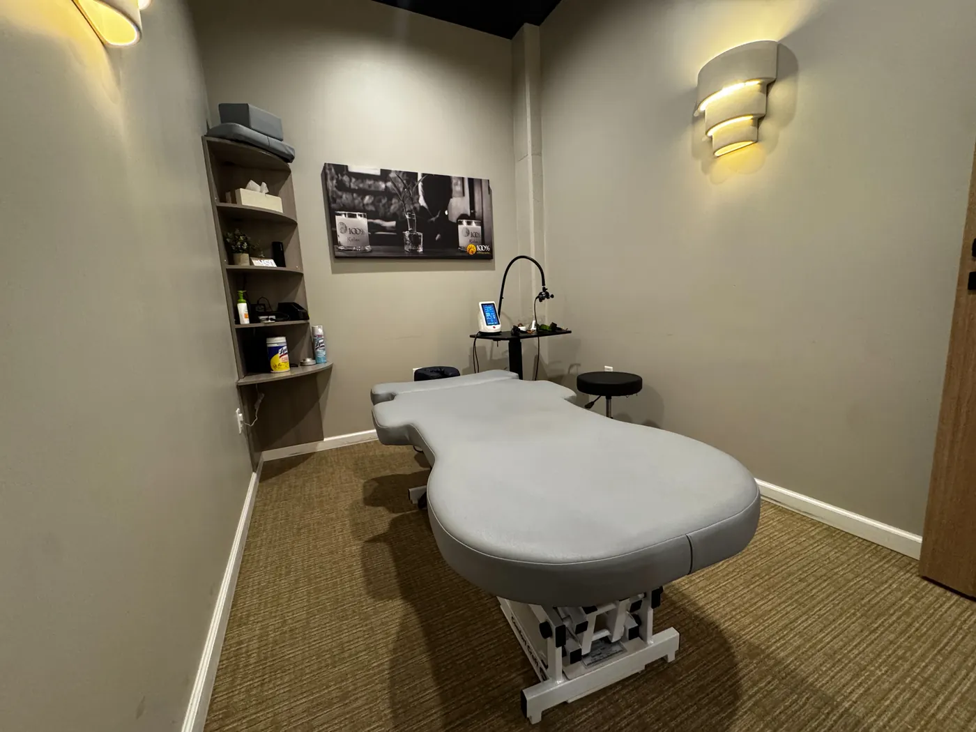 Soft tissue, stretch therapy, and laser therapy room at 100% Chiropractic Austin Rosedale.