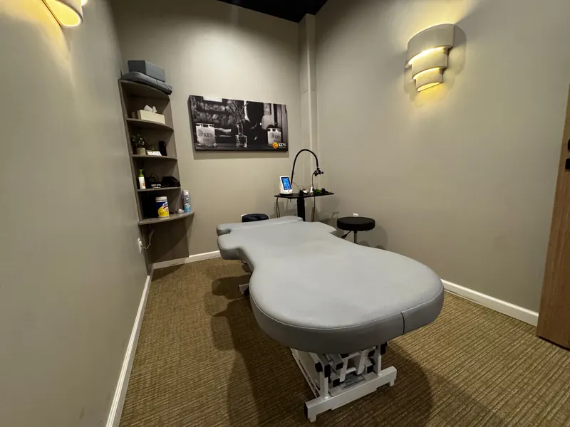 Treatment room for massage, stretch therapy, and laser therapy at 100% Chiropractic Austin Rosedale.